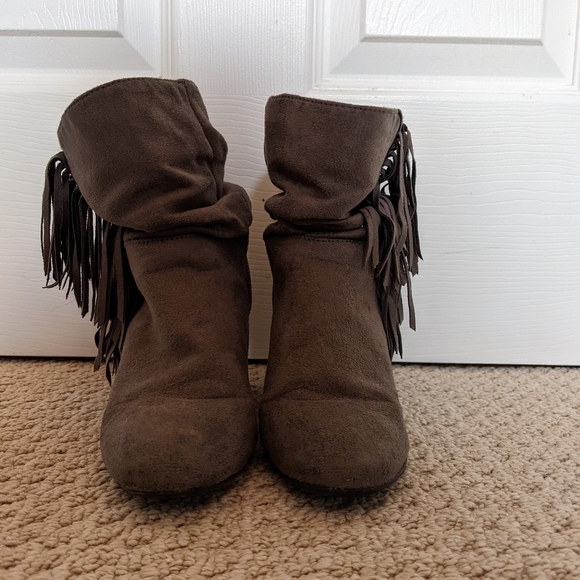 Size 5 American Eagle Grey Booties - Picture 2 of 6